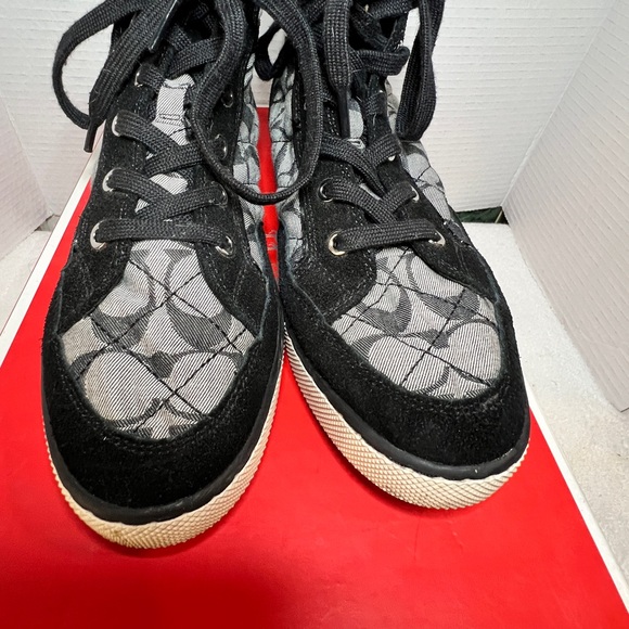 Beautiful Coach Pita Black Denim logo and Suede size 9. - Picture 3 of 10